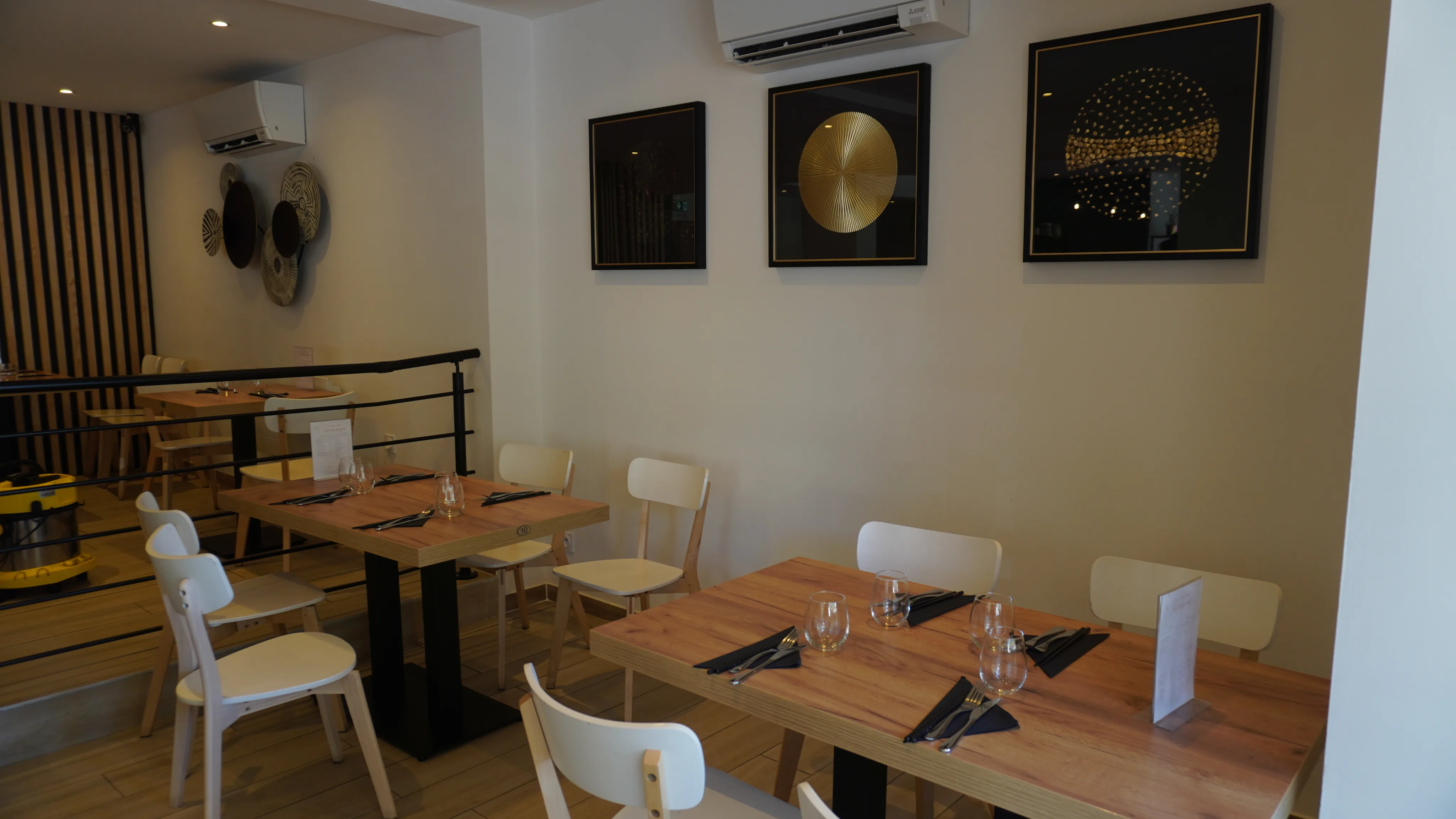 Salle du restaurant Kim-Hi Noodle