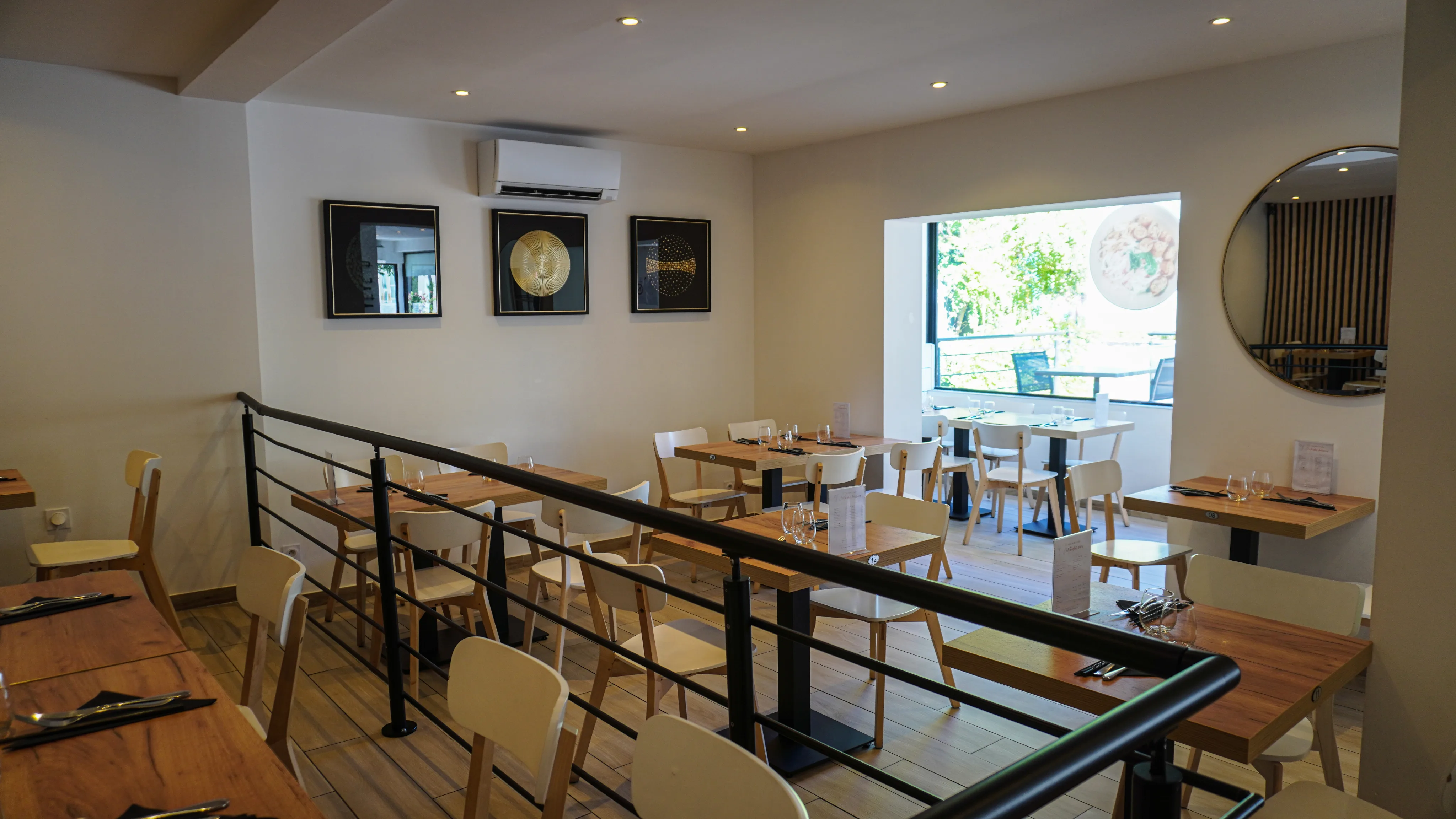 Salle du restaurant Kim-Hi Noodle